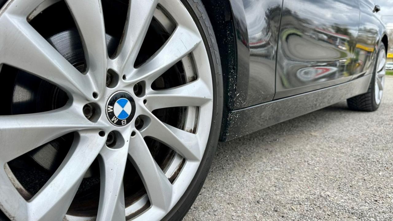 2017 BMW 3 Series 330i xDrive Photo