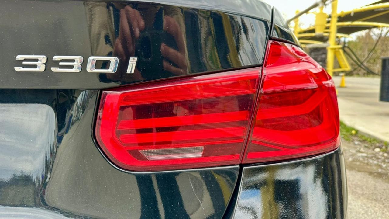 2017 BMW 3 Series 330i xDrive Photo