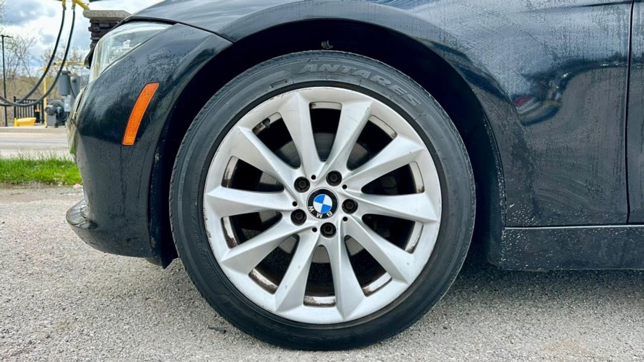 2017 BMW 3 Series 330i xDrive Photo