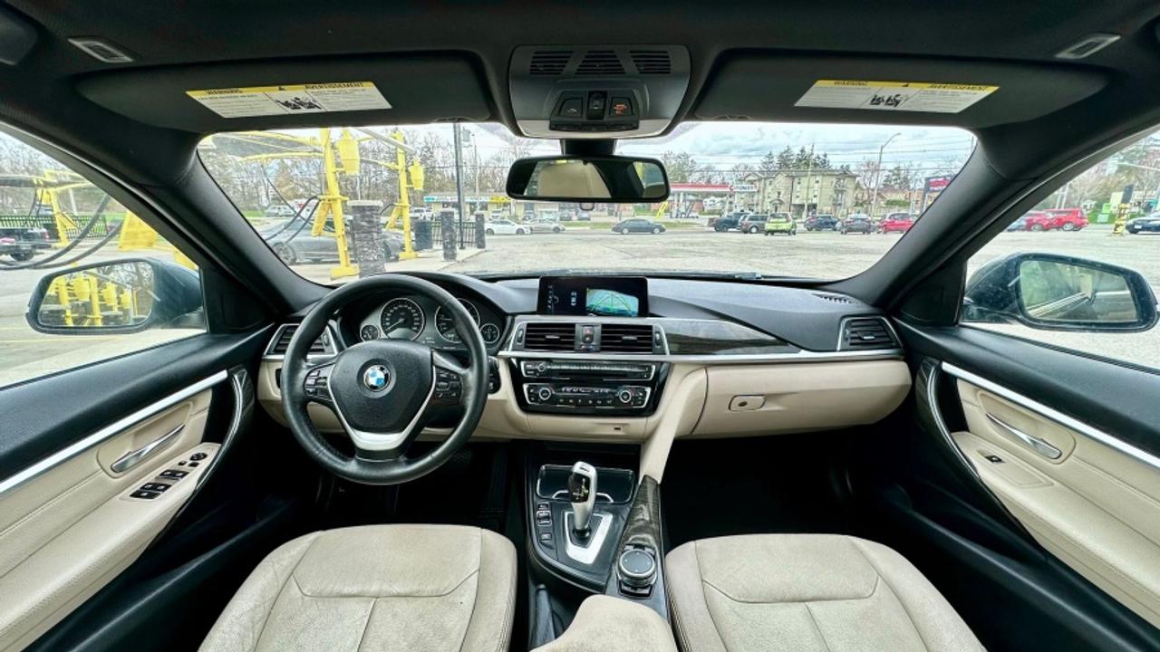 2017 BMW 3 Series 330i xDrive Photo