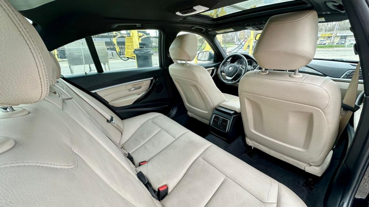 2017 BMW 3 Series 330i xDrive Photo