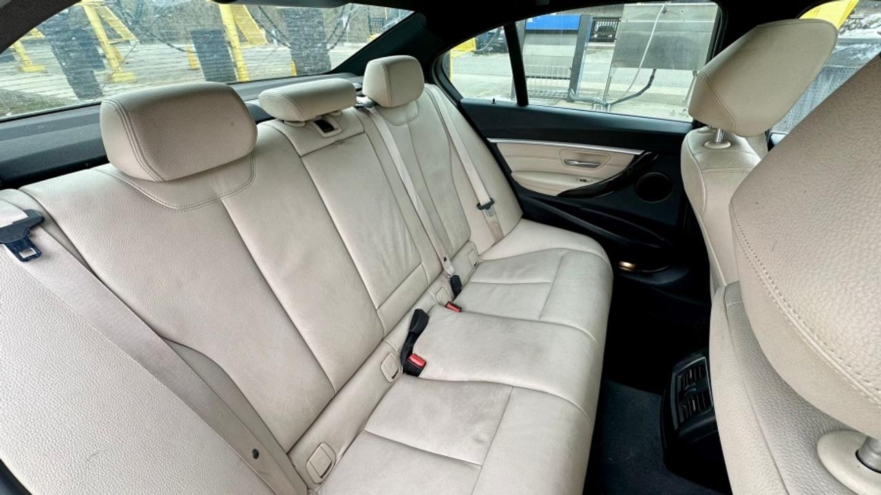 2017 BMW 3 Series 330i xDrive Photo