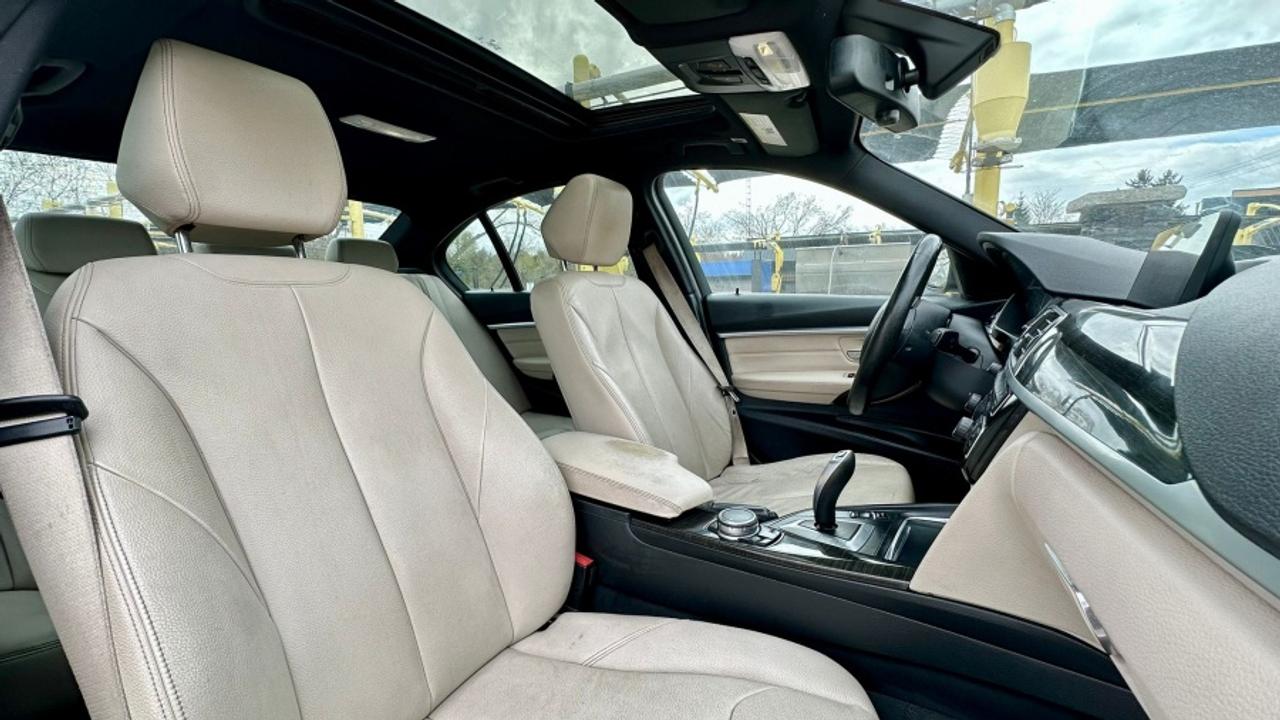 2017 BMW 3 Series 330i xDrive Photo