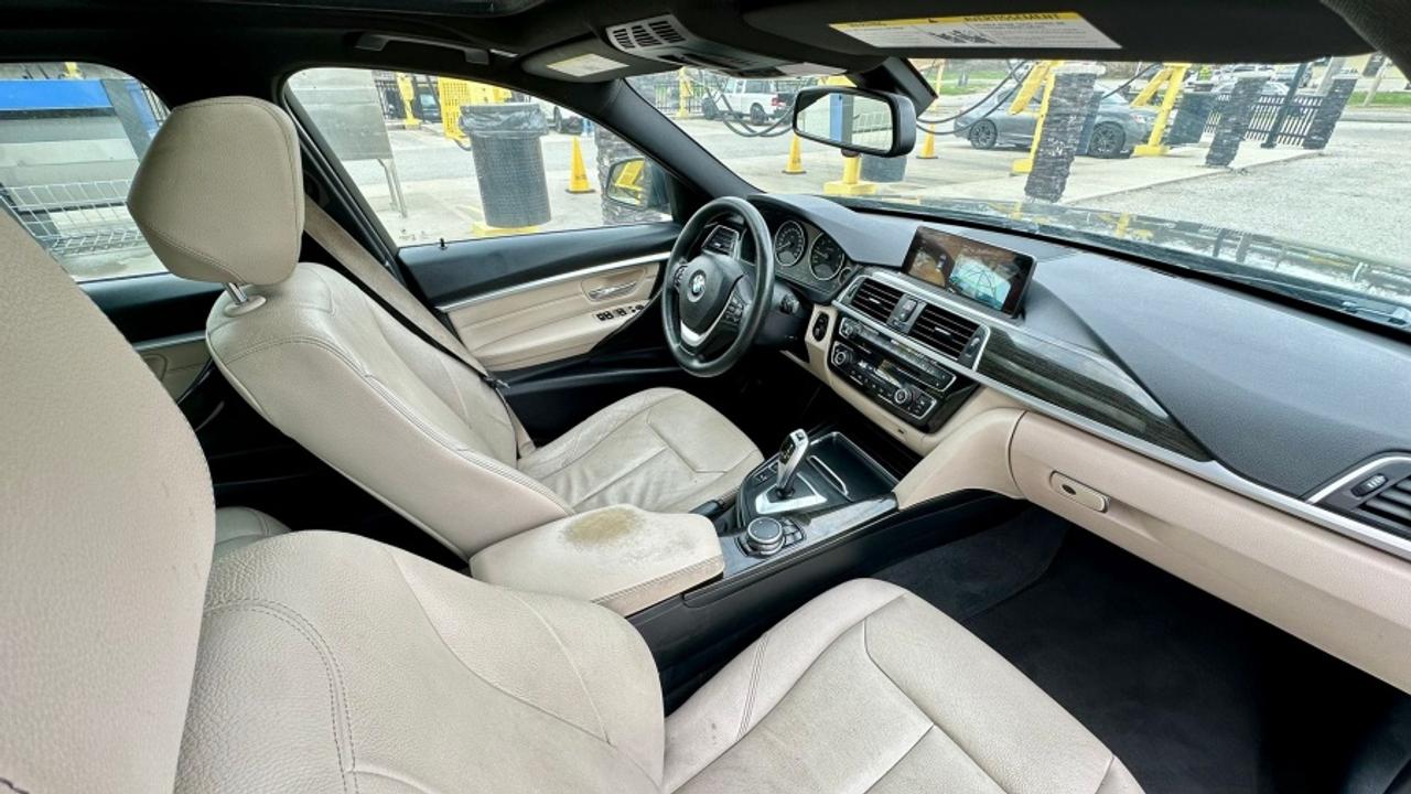 2017 BMW 3 Series 330i xDrive Photo