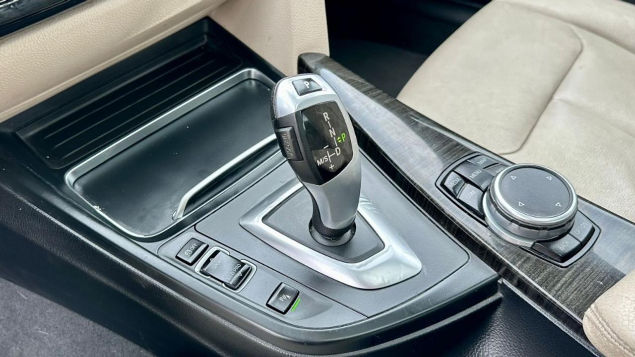 2017 BMW 3 Series 330i xDrive Photo
