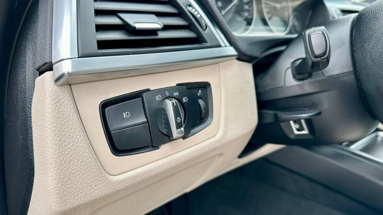 2017 BMW 3 Series 330i xDrive Photo