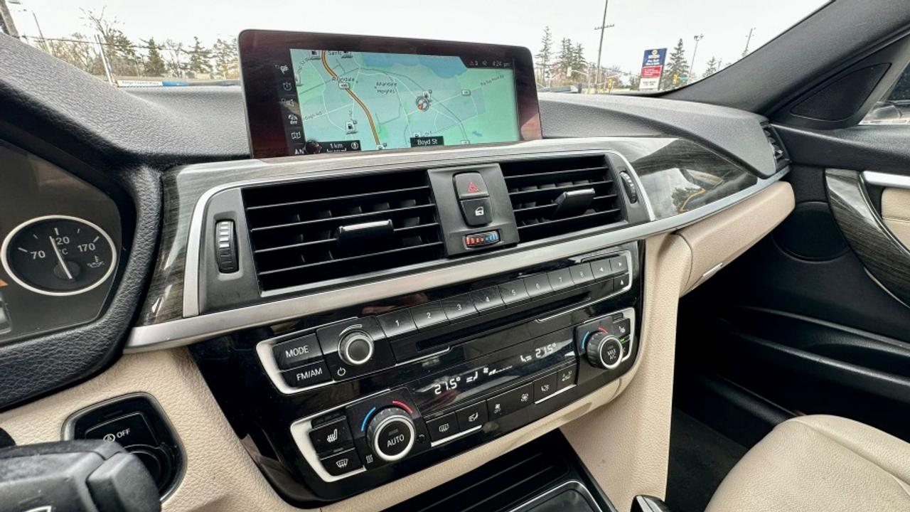 2017 BMW 3 Series 330i xDrive Photo