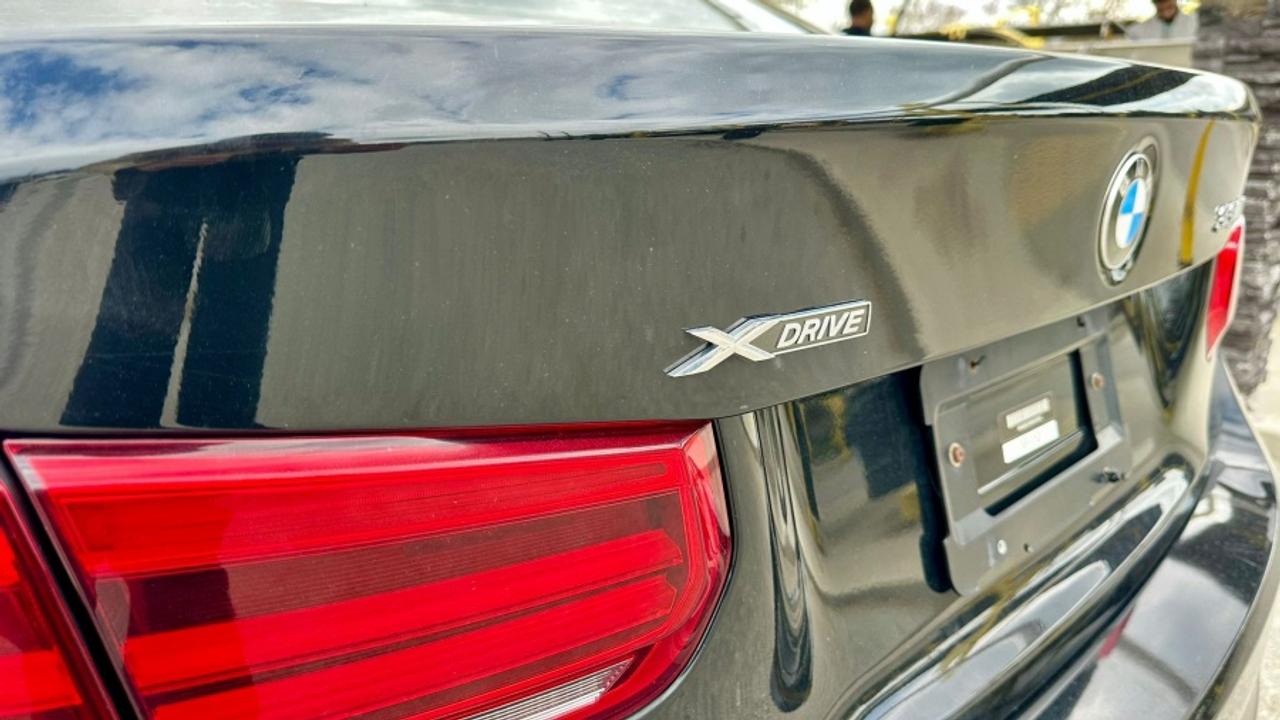 2017 BMW 3 Series 330i xDrive Photo