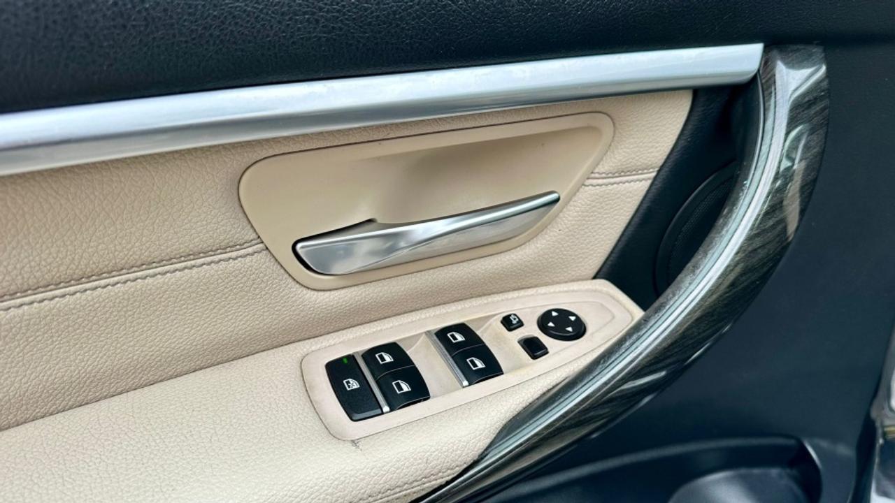 2017 BMW 3 Series 330i xDrive Photo