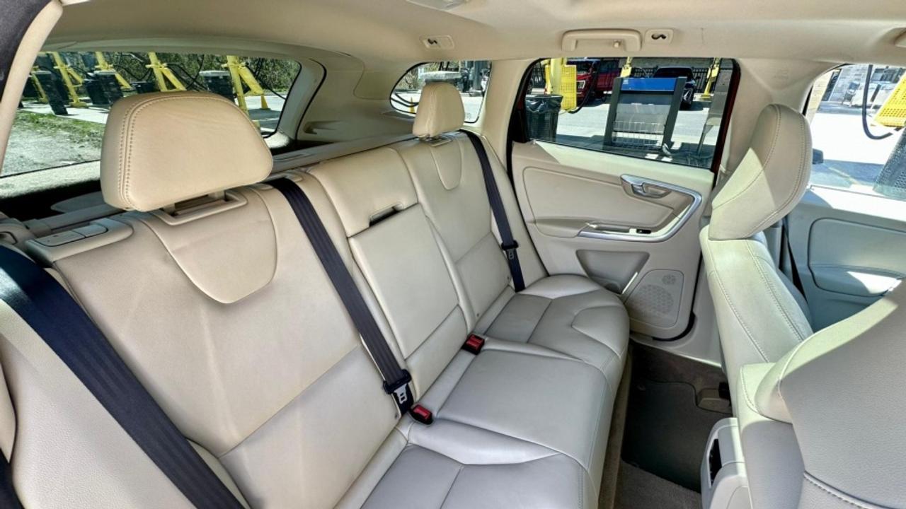 2015 Volvo XC60 * AWD * MUST SEE T6 PREMIER PLUS Photo