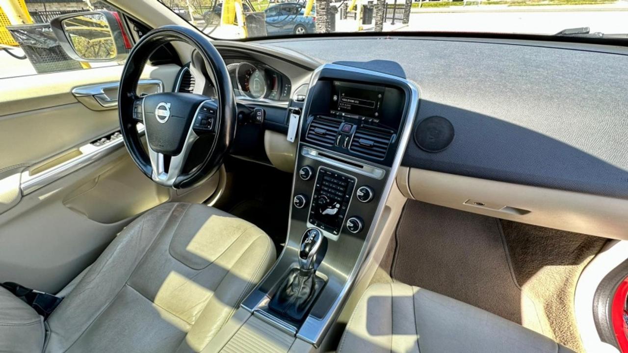 2015 Volvo XC60 * AWD * MUST SEE T6 PREMIER PLUS Photo