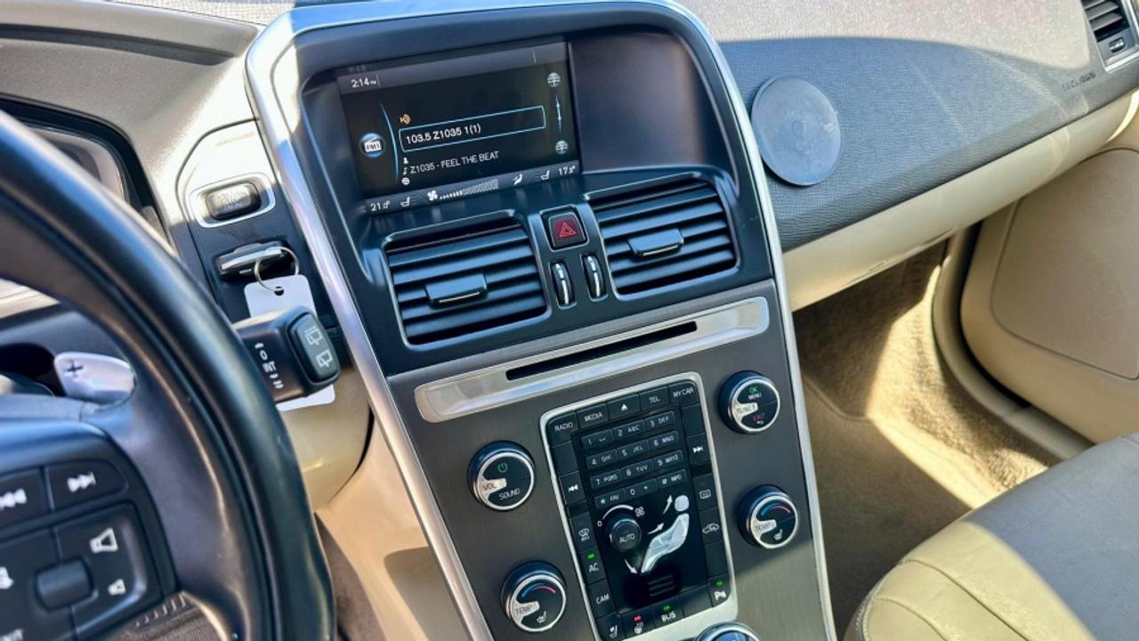 2015 Volvo XC60 * AWD * MUST SEE T6 PREMIER PLUS Photo