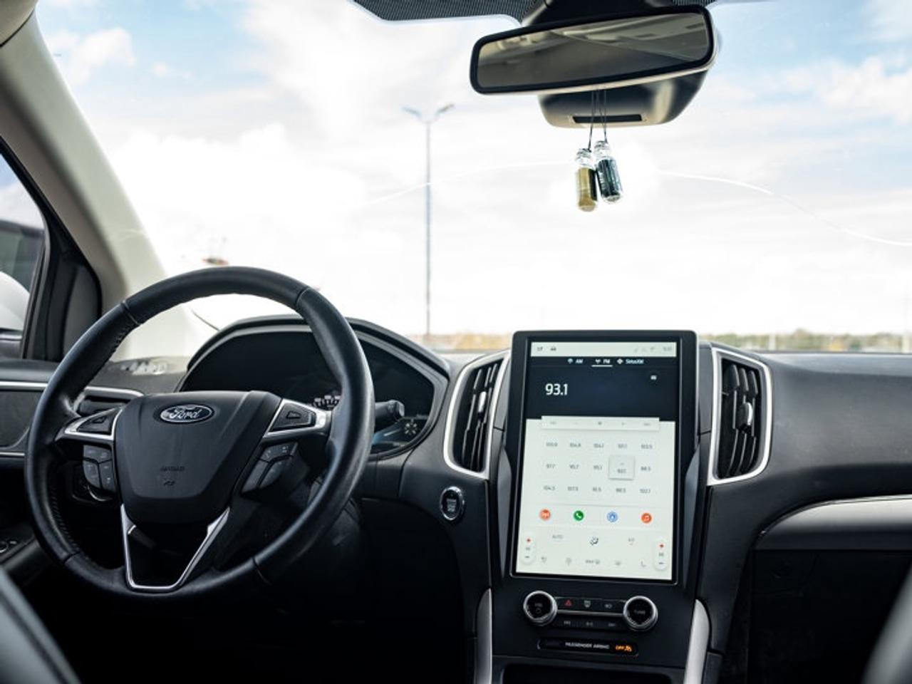 2022 Ford Edge SEL Photo
