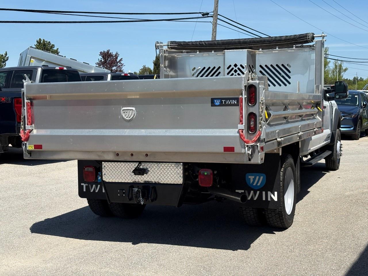 2026 Ford F-550 Super Duty DRW XL 4WD Crew Cab 203" WB 84" CA Photo