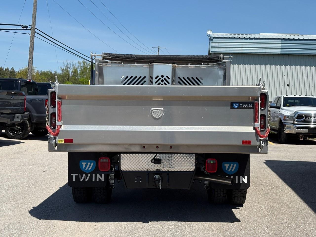 2026 Ford F-550 Super Duty DRW XL 4WD Crew Cab 203" WB 84" CA Photo