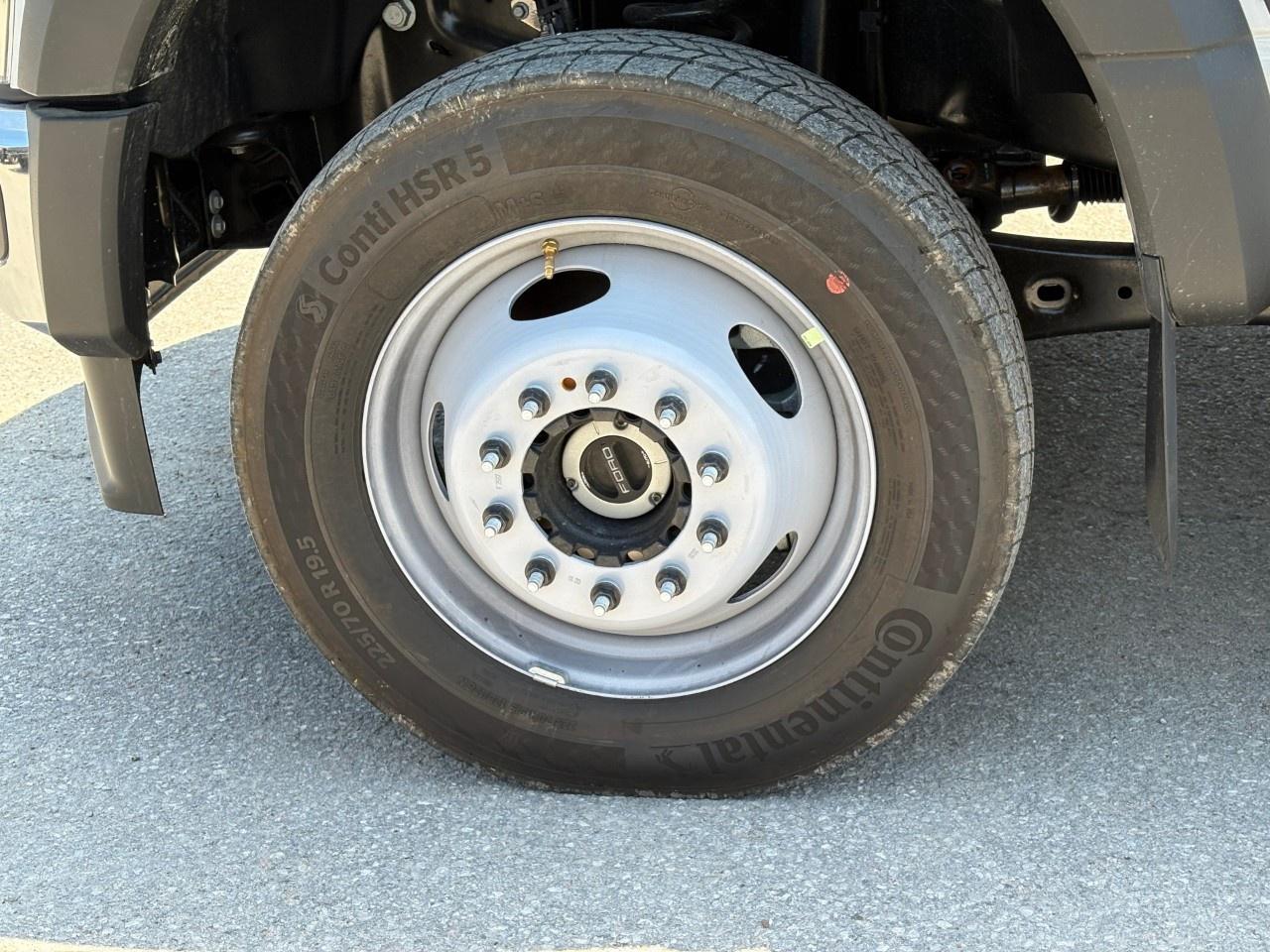 2026 Ford F-550 Super Duty DRW XL 4WD Crew Cab 203" WB 84" CA Photo