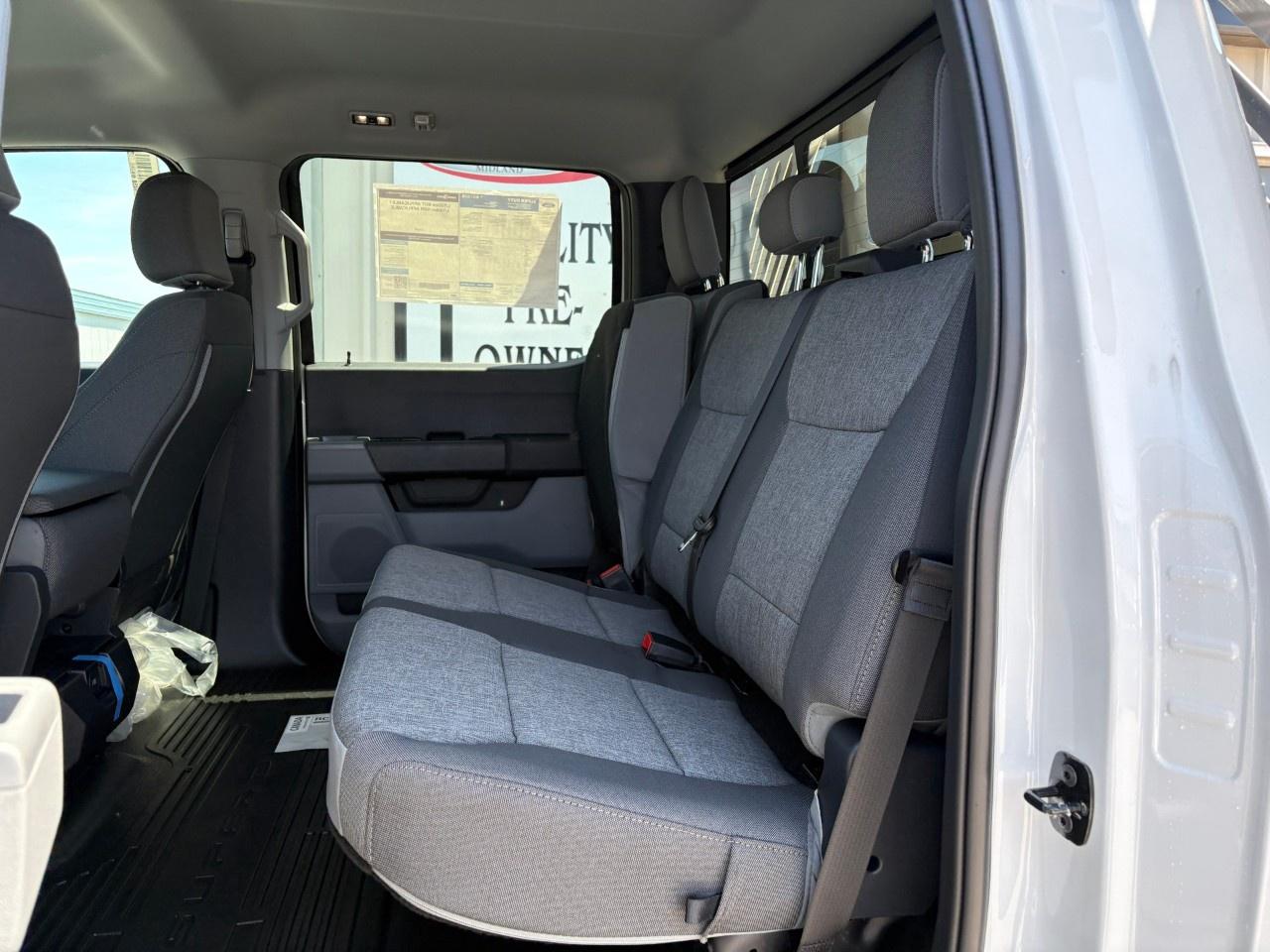 2026 Ford F-550 Super Duty DRW XL 4WD Crew Cab 203" WB 84" CA Photo