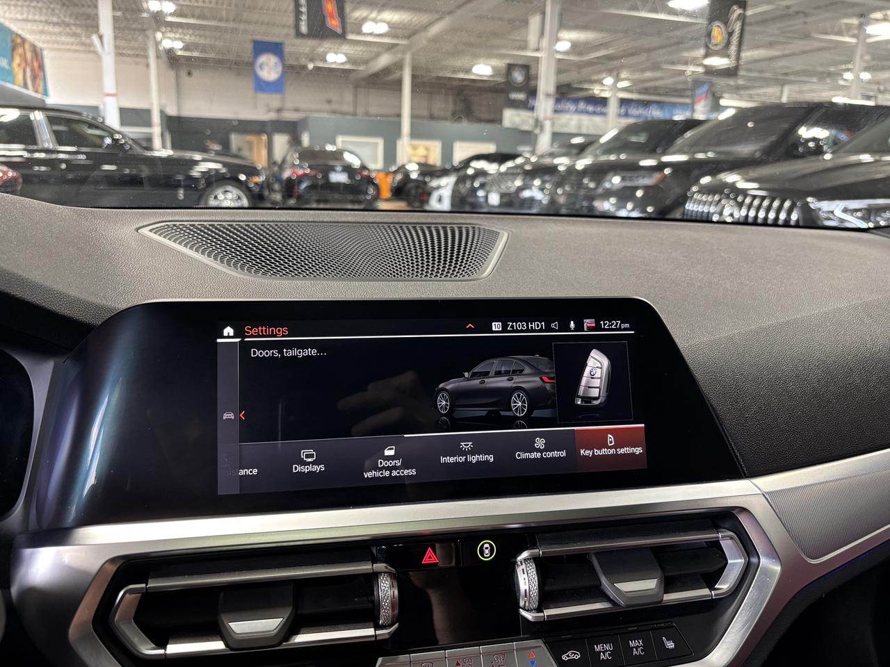 2022 BMW 3 Series 330i xDrive|AWD|NAV|SUNROOF|REDLEATHER|AMBIENT|+++ Photo