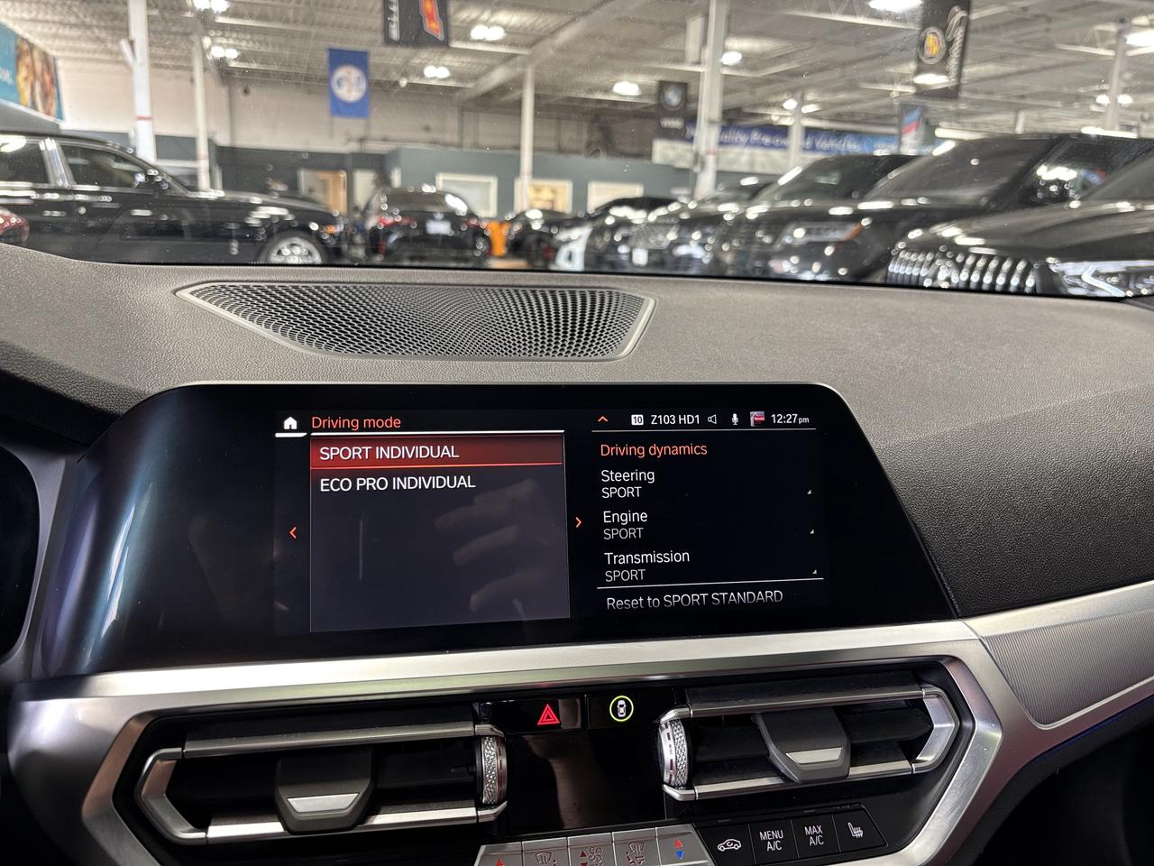2022 BMW 3 Series 330i xDrive|AWD|NAV|SUNROOF|REDLEATHER|AMBIENT|+++ Photo