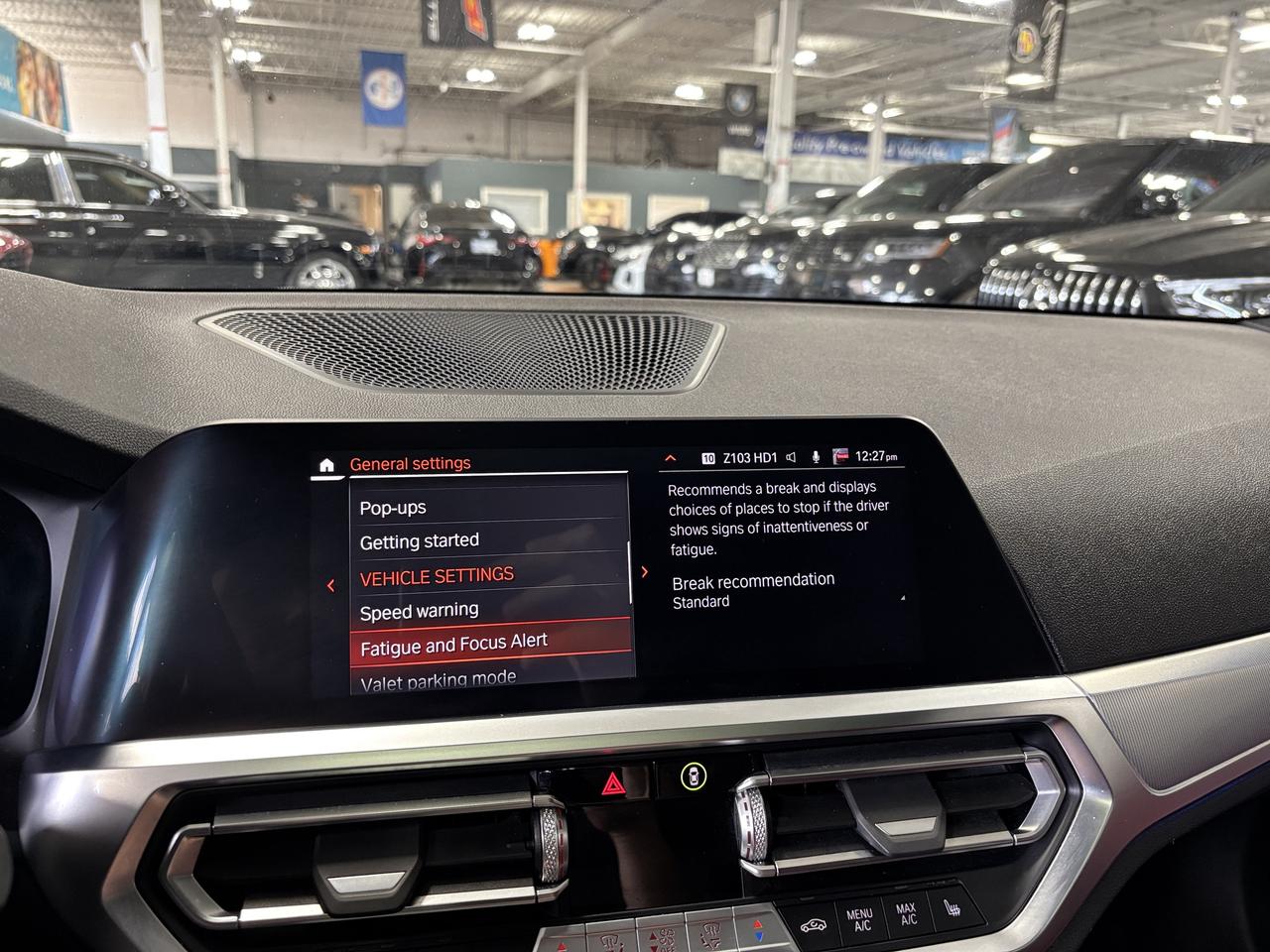 2022 BMW 3 Series 330i xDrive|AWD|NAV|SUNROOF|REDLEATHER|AMBIENT|+++ Photo