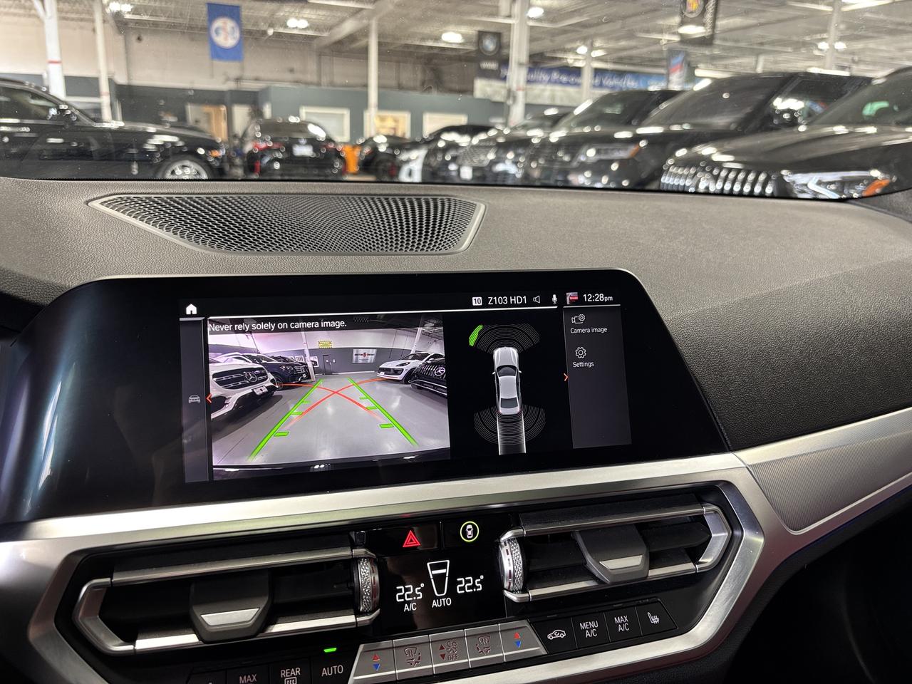2022 BMW 3 Series 330i xDrive|AWD|NAV|SUNROOF|REDLEATHER|AMBIENT|+++ Photo