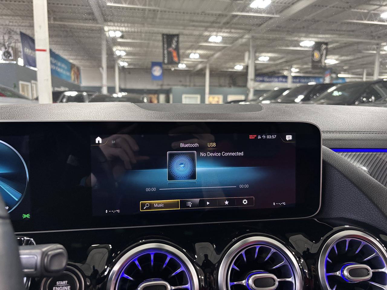2021 Mercedes-Benz GLA GLA250|4MATIC|AMGPKG|REDLEATHER|CARBON|AMBIENT|LED Photo