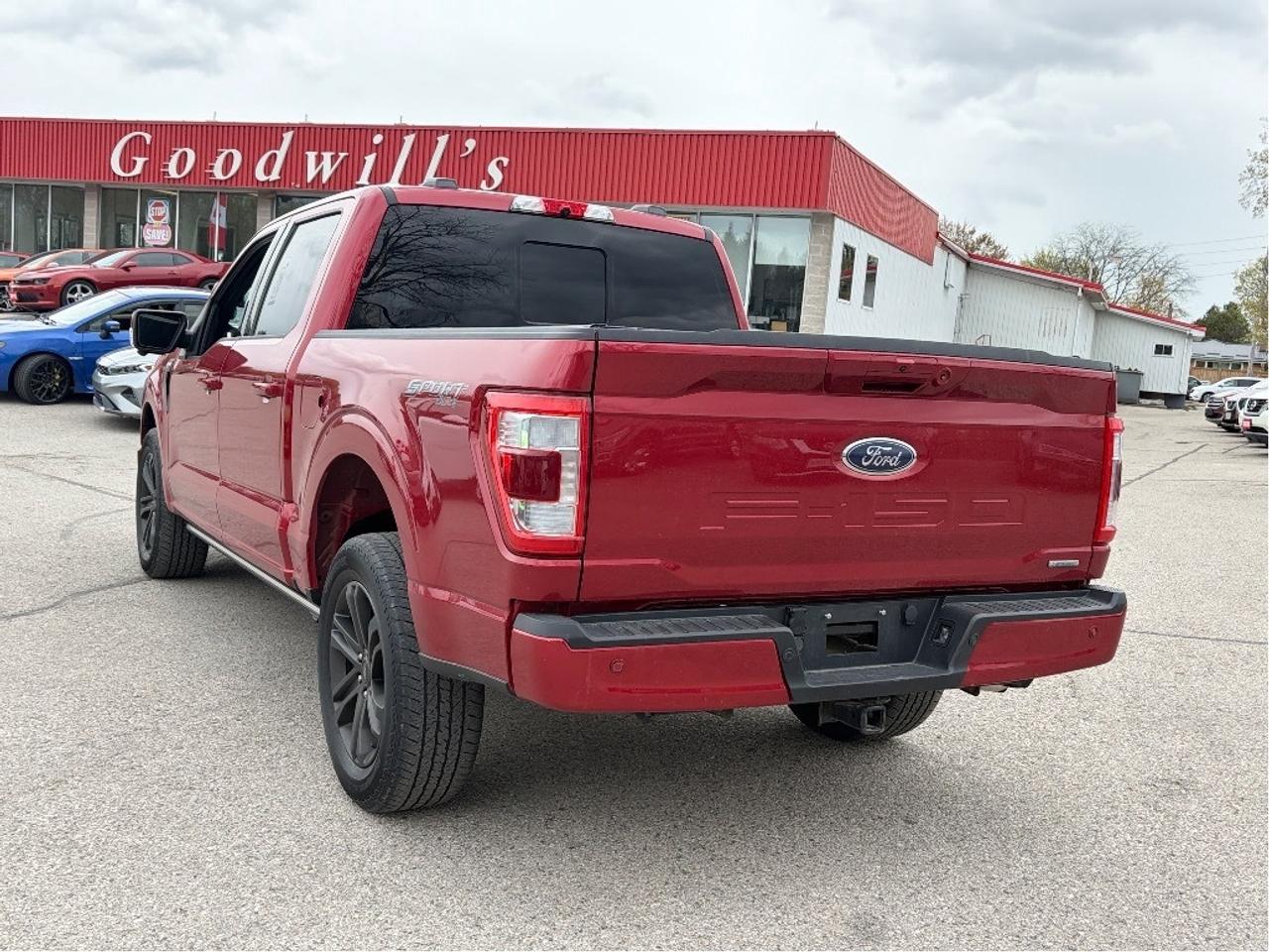 2022 Ford F-150 LARIAT, SUNROOF, POWER RUNNING BOARDS & TAILGATE! - Photo #4