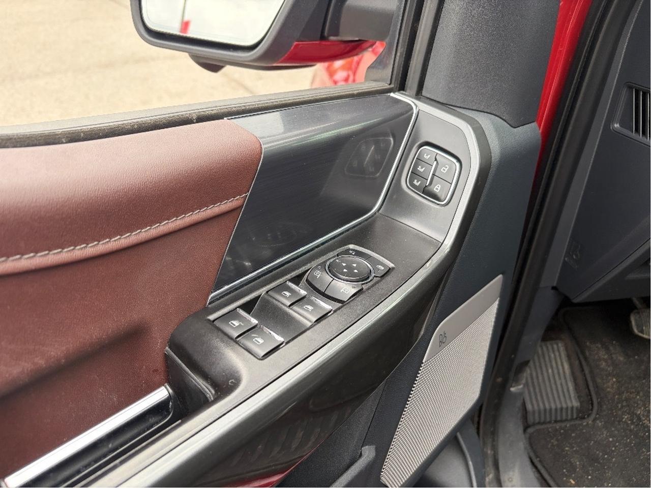 2022 Ford F-150 LARIAT, SUNROOF, POWER RUNNING BOARDS & TAILGATE! Photo