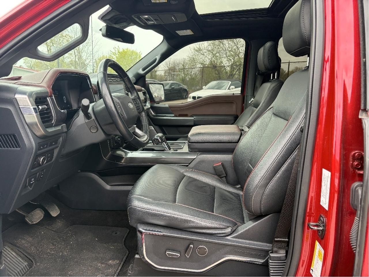 2022 Ford F-150 LARIAT, SUNROOF, POWER RUNNING BOARDS & TAILGATE! - Photo #12