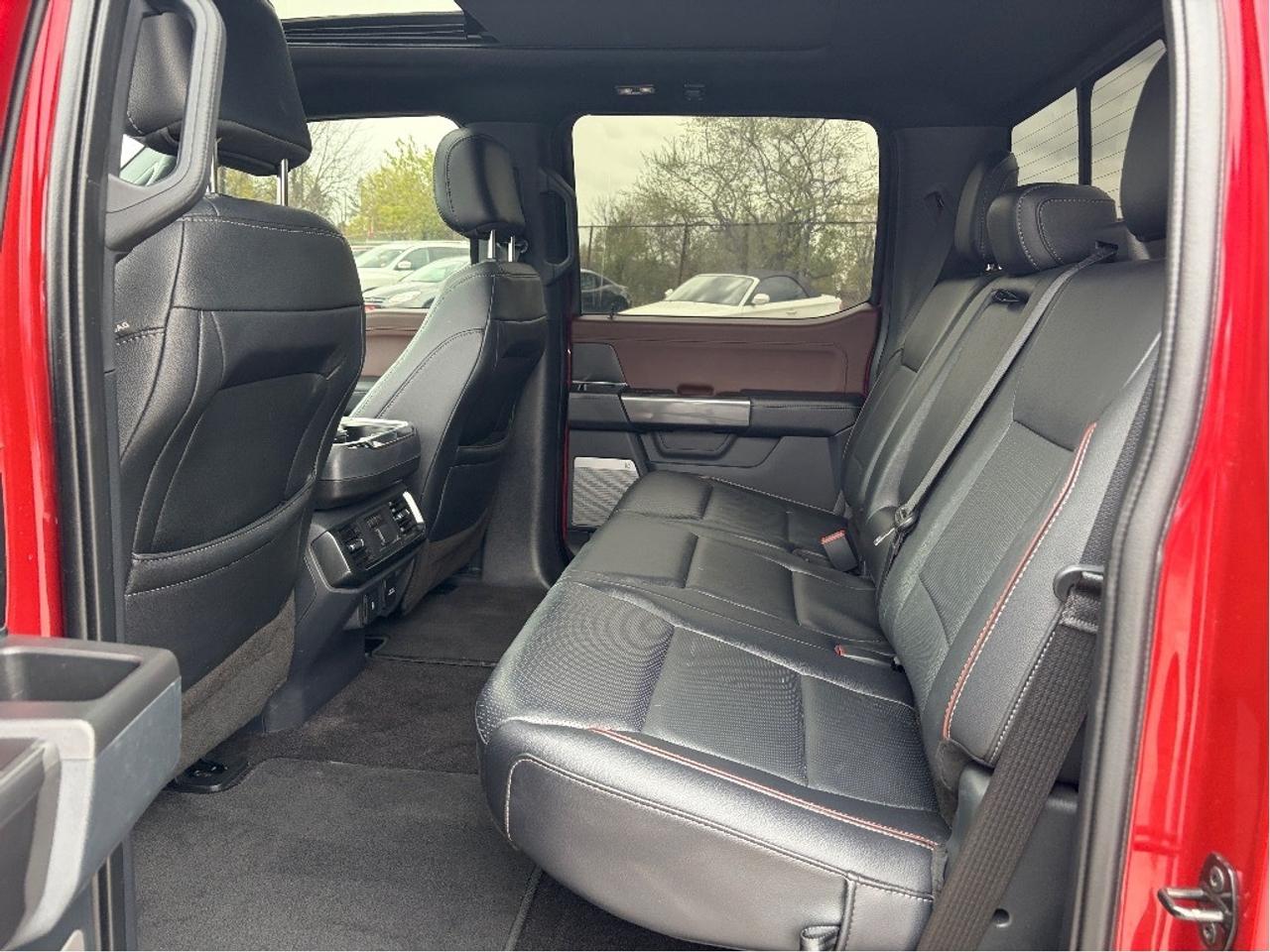 2022 Ford F-150 LARIAT, SUNROOF, POWER RUNNING BOARDS & TAILGATE! - Photo #16