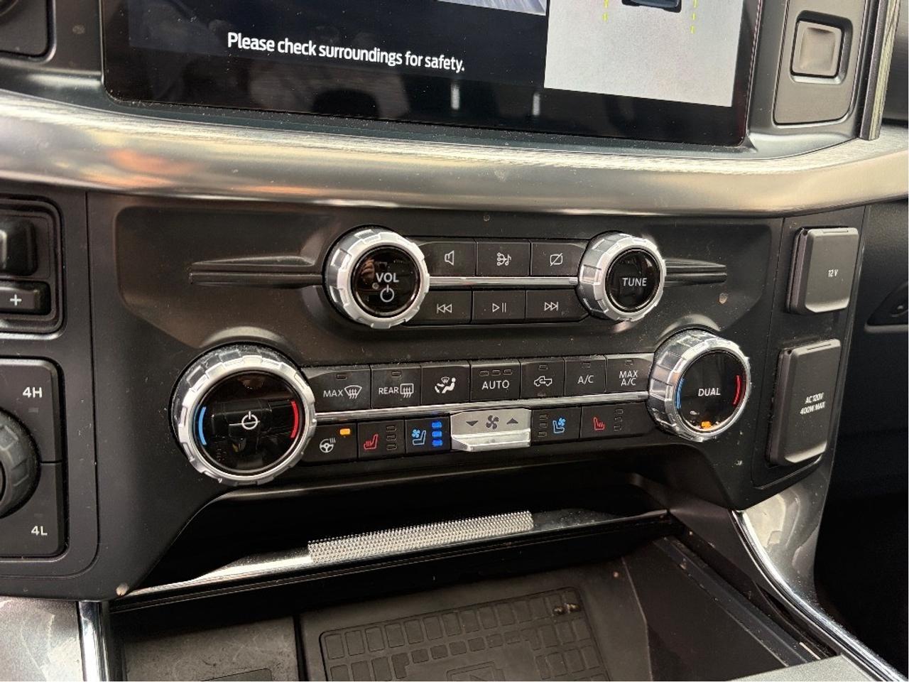2022 Ford F-150 LARIAT, SUNROOF, POWER RUNNING BOARDS & TAILGATE! Photo