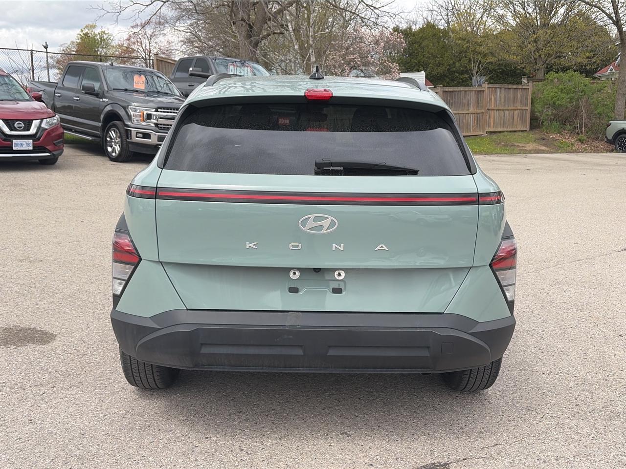 2024 Hyundai KONA PREFERRED, REMOTE START, CLEAN CARFAX, BACKUP CAM! Photo