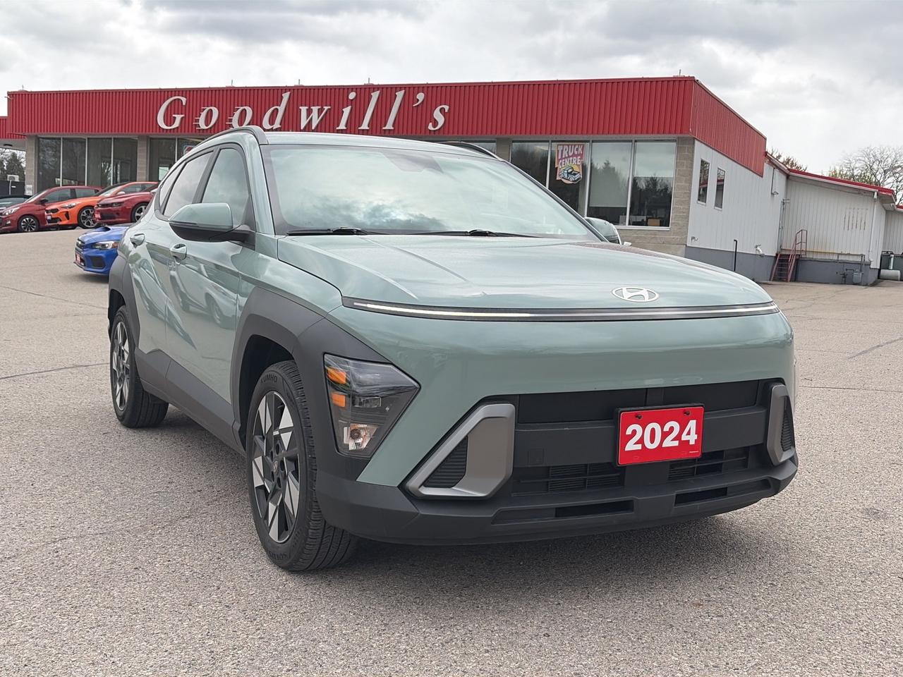 2024 Hyundai KONA PREFERRED, REMOTE START, CLEAN CARFAX, BACKUP CAM! Photo