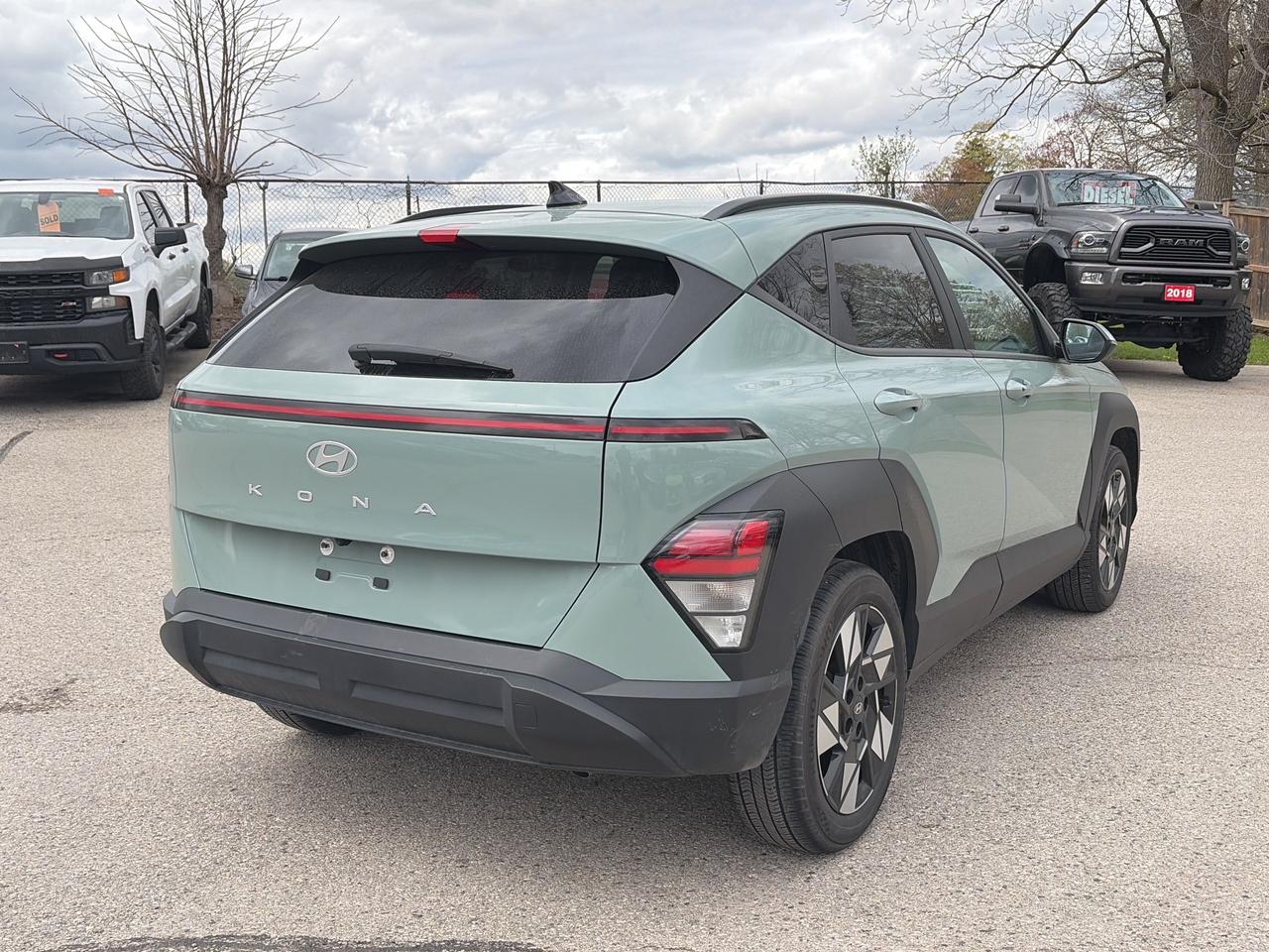 2024 Hyundai KONA PREFERRED, REMOTE START, CLEAN CARFAX, BACKUP CAM! Photo