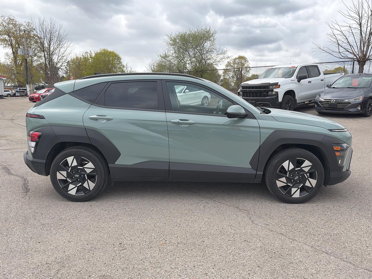 2024 Hyundai KONA PREFERRED, REMOTE START, CLEAN CARFAX, BACKUP CAM! Photo