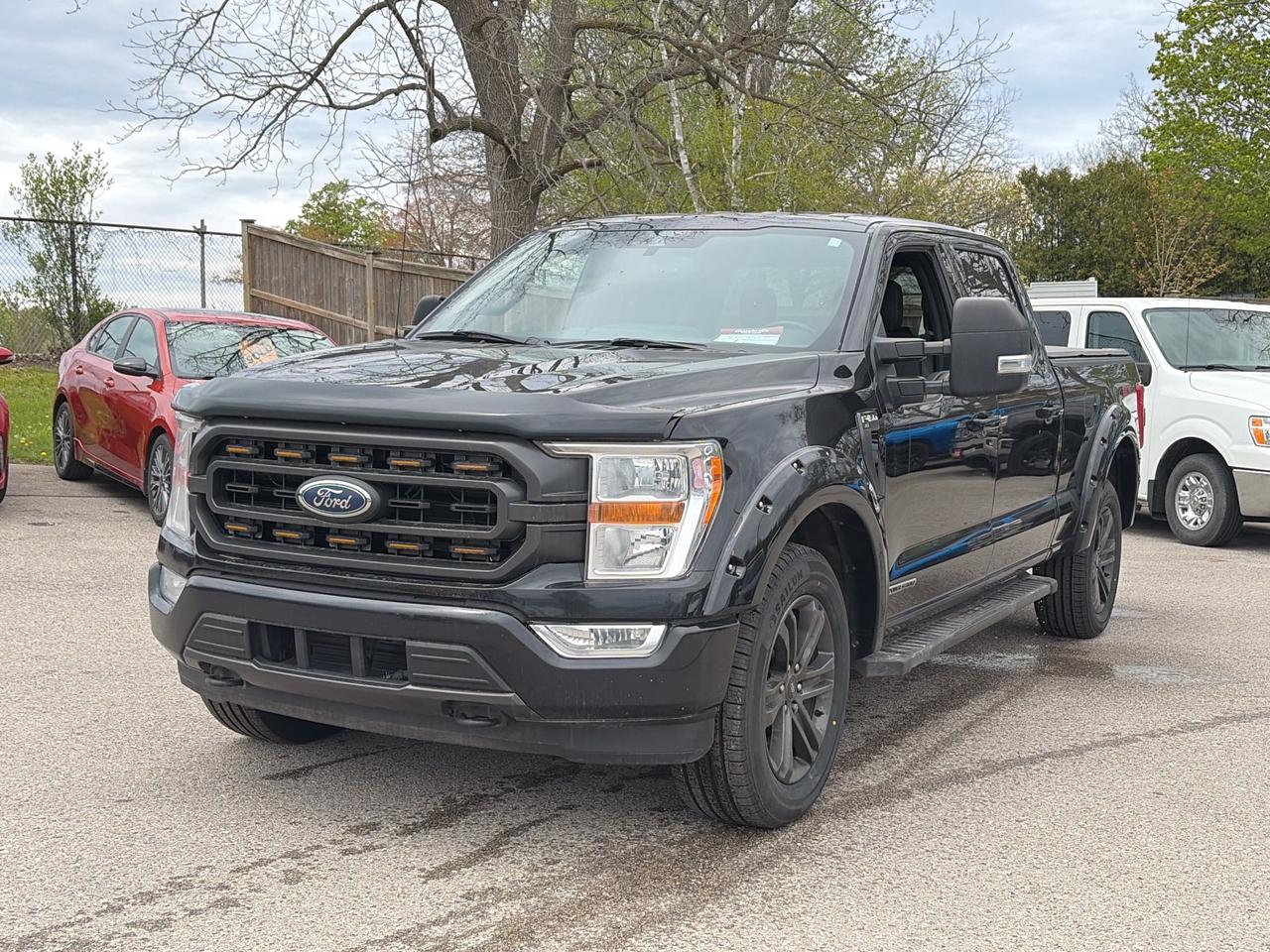 2021 Ford F-150 XLT SPORT, CLEAN CARFAX, DIESEL, BACK UP CAMERA! - Photo #2