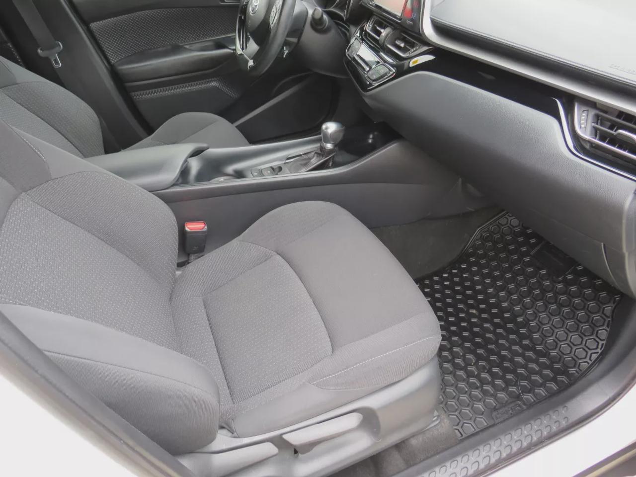 2018 Toyota C-HR XLE | Clean Title No Accidents | Alloy Rims | Heated Seats | Push Button Start | Digital Touchscreen | Dual Climate | Photo