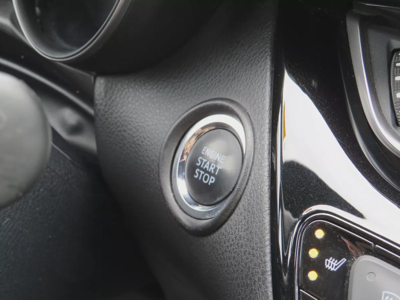 2018 Toyota C-HR XLE | Clean Title No Accidents | Alloy Rims | Heated Seats | Push Button Start | Digital Touchscreen | Dual Climate | Photo