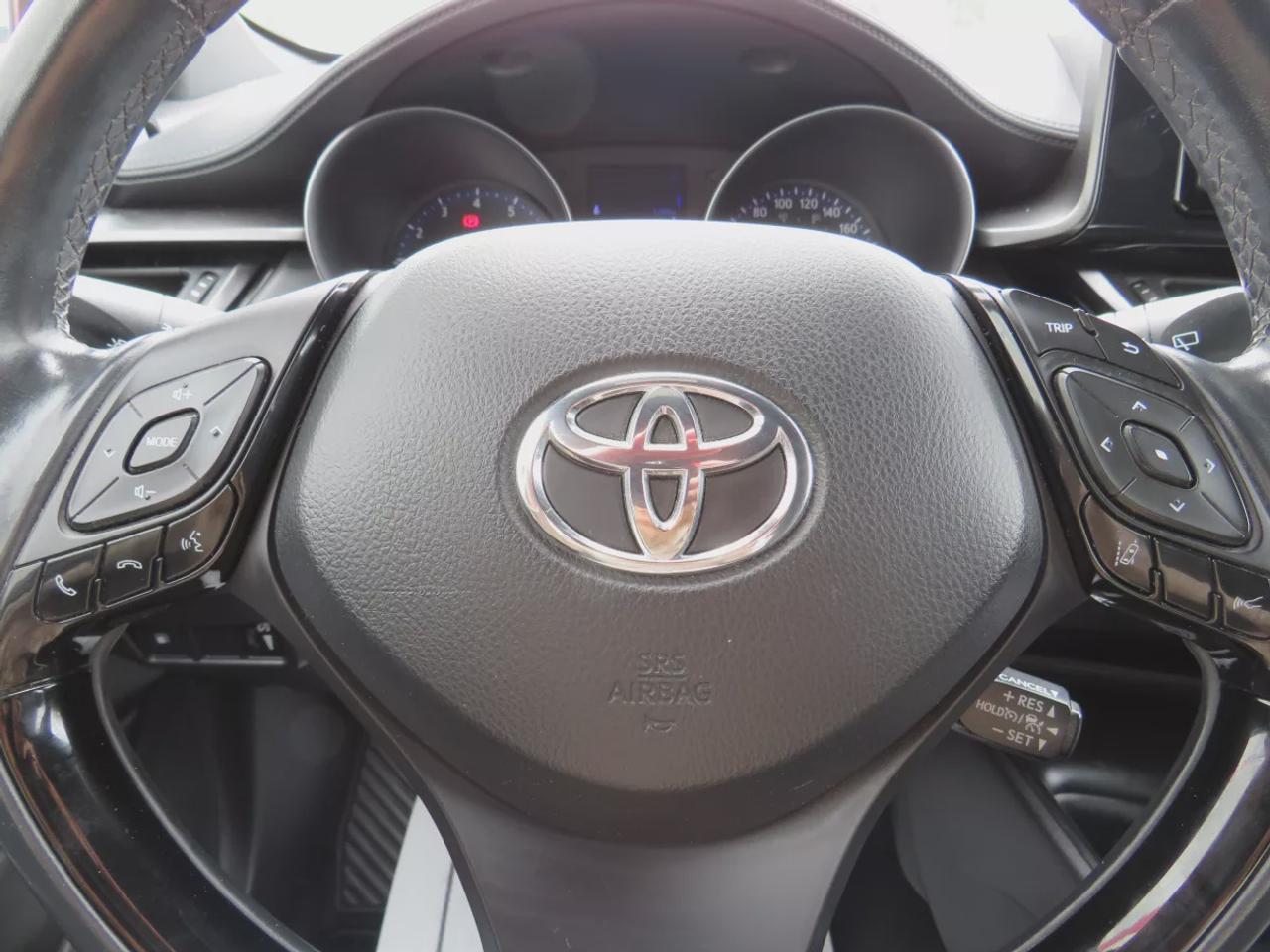 2018 Toyota C-HR XLE | Clean Title No Accidents | Alloy Rims | Heated Seats | Push Button Start | Digital Touchscreen | Dual Climate | Photo