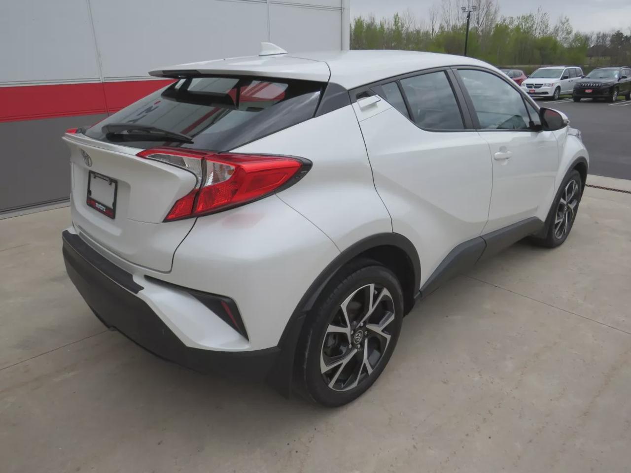 2018 Toyota C-HR XLE | Clean Title No Accidents | Alloy Rims | Heated Seats | Push Button Start | Digital Touchscreen | Dual Climate | Photo