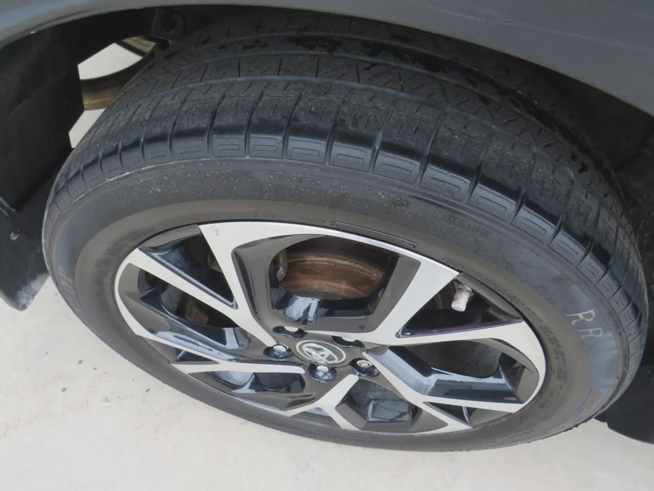 2018 Toyota C-HR XLE | Clean Title No Accidents | Alloy Rims | Heated Seats | Push Button Start | Digital Touchscreen | Dual Climate | Photo