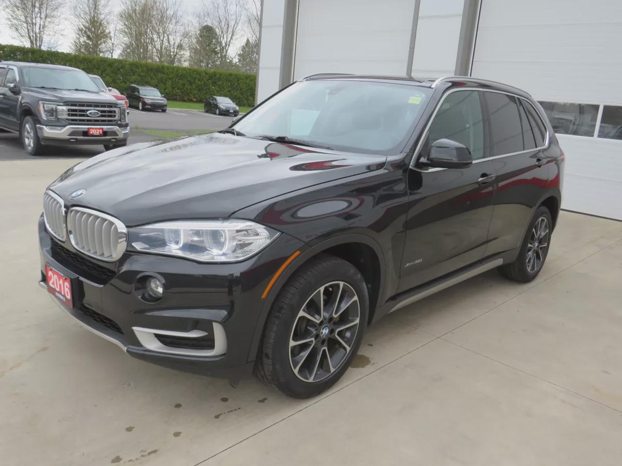 2016 BMW X5 xDrive35i | Low KM!! | AWD | Tints | Leather | Sunroof | Navigation | Heads Up Display | Heated Seats | Photo