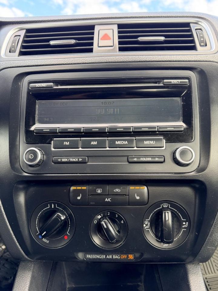 2013 Volkswagen Jetta Sedan 4dr 2.5L  Sportline Photo