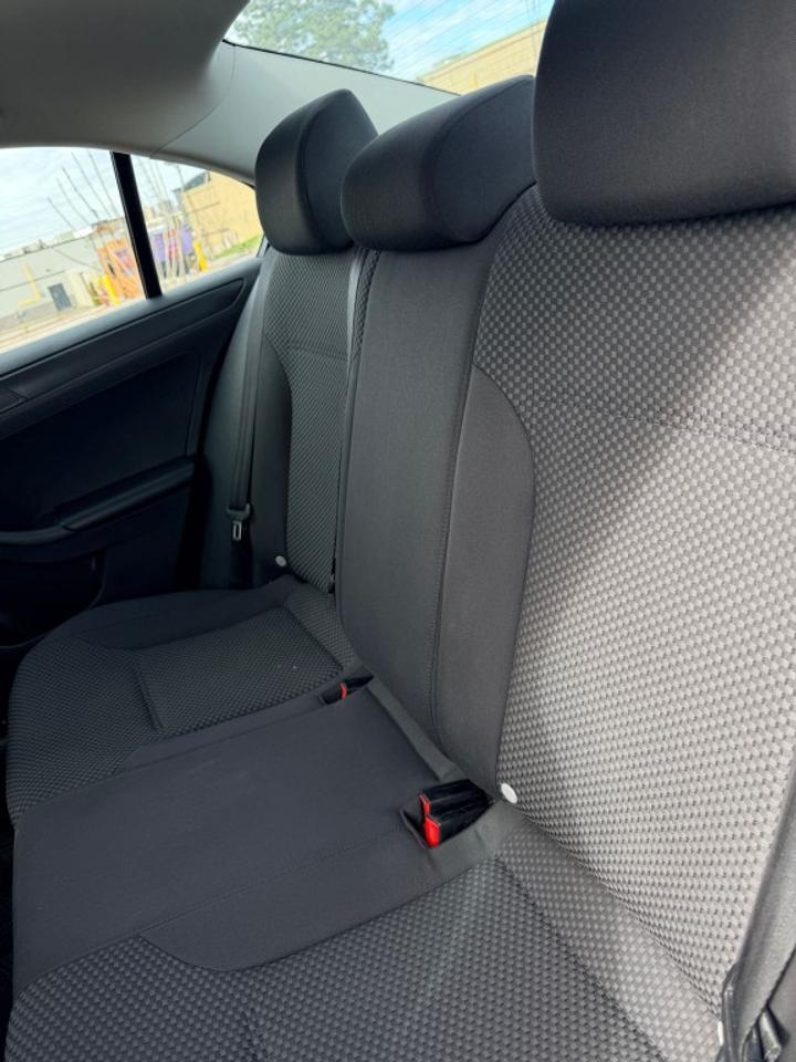 2013 Volkswagen Jetta Sedan 4dr 2.5L  Sportline Photo