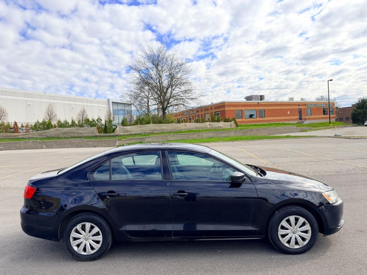 2013 Volkswagen Jetta Sedan 4dr 2.5L  Sportline Photo