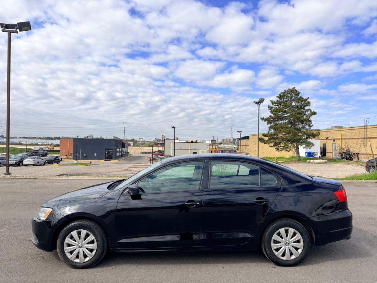 2013 Volkswagen Jetta Sedan 4dr 2.5L  Sportline Photo