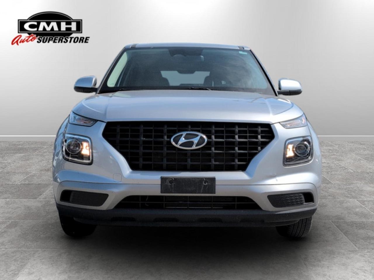2023 Hyundai Venue Essential  *CLEAN CARFAX - LOW KMS* Photo