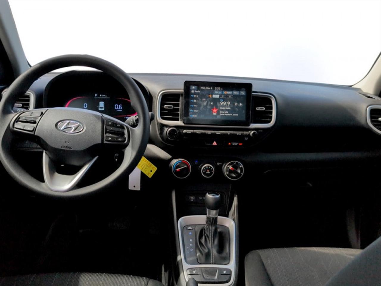 2023 Hyundai Venue Essential  *CLEAN CARFAX - LOW KMS* Photo