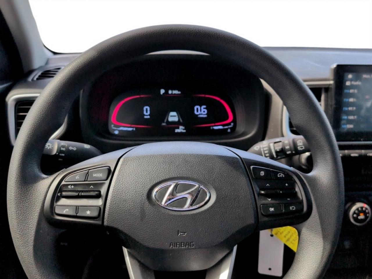 2023 Hyundai Venue Essential  *CLEAN CARFAX - LOW KMS* Photo