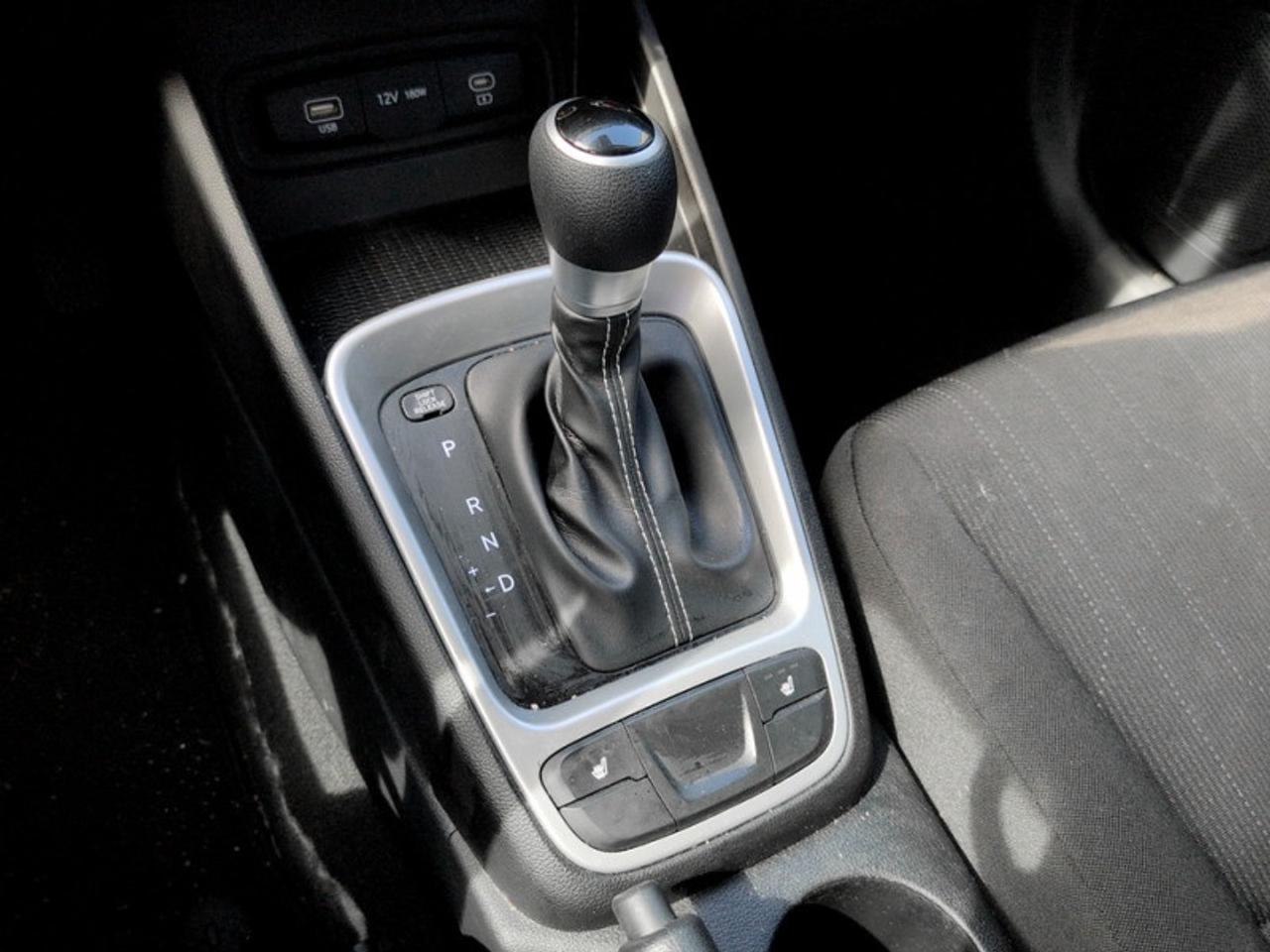 2023 Hyundai Venue Essential  *CLEAN CARFAX - LOW KMS* Photo